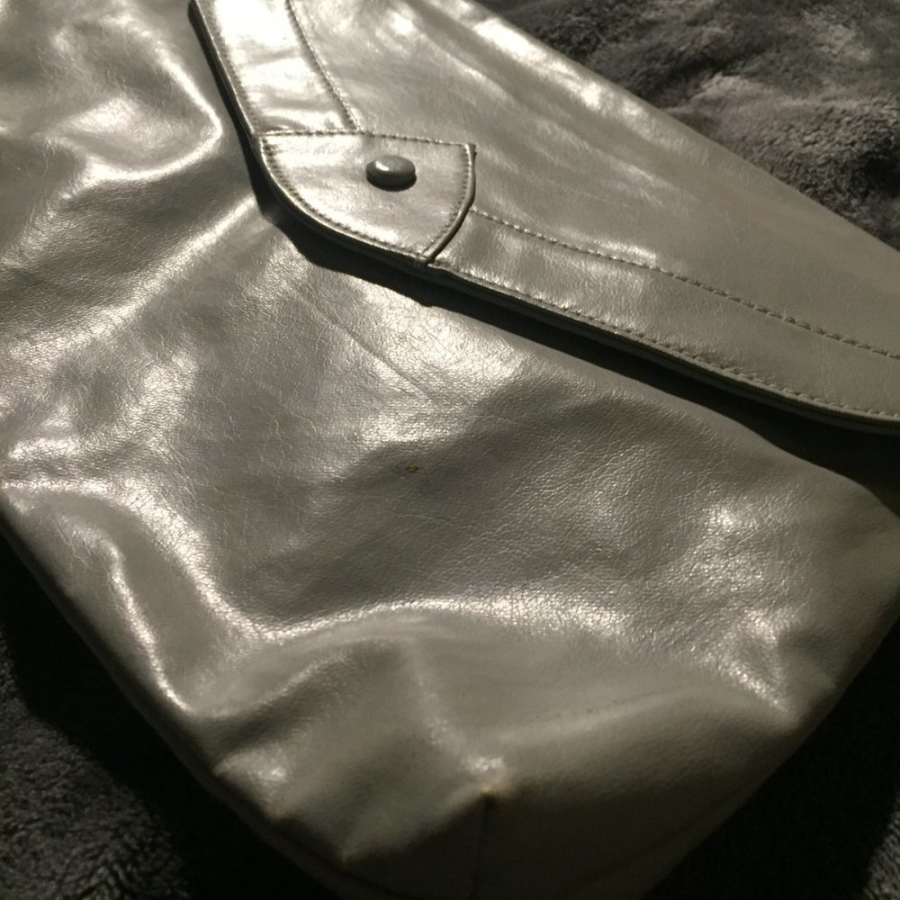 Special White Colored Bag - Picture 3 of 7